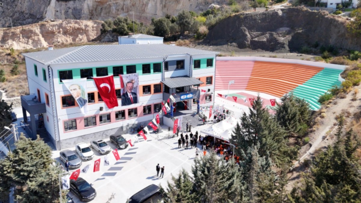 Asrın felaketinde yaralar okullarla sarılıyor: 292 yeni okul açıldı