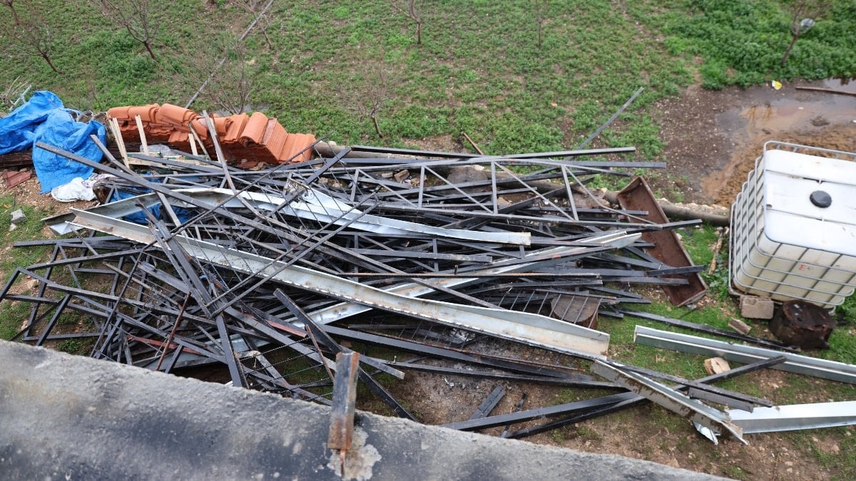 Aydın’da fırtına, ortalığı savaş alanına çevirdi