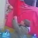 Bartın’da Türk bayrağını öpmeye doyamadı