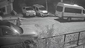 Başakşehir’de gece yarısı levye dehşeti