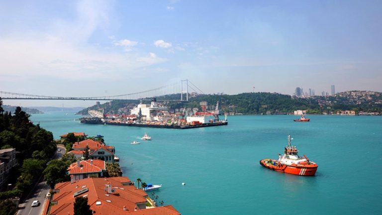 Boğazlardan geçen yıl 85 bine yakın gemi geçti