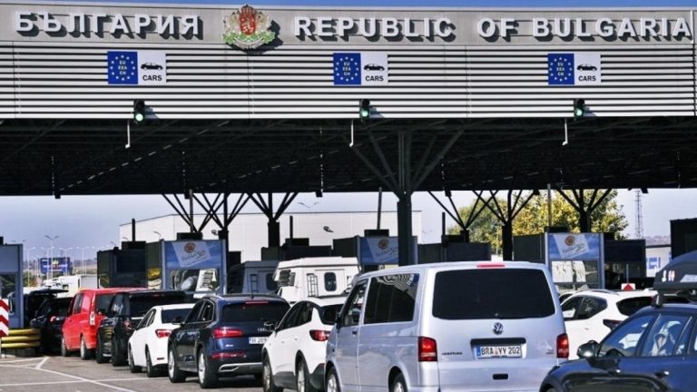 Bulgar gümrüğünde 150 bin euro değerinde altın yakalandı: Otobüsün plakası Türk çıktı