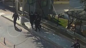 Burdur’da silahına davranan şüpheliyi fark eden jandarma, faciayı önledi