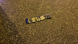 Bursa’da çarpıp kaçan sürücüyü düşürdüğü plaka ele verdi