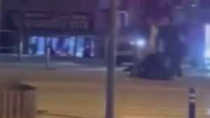 Bursa’da iki kişinin birbirine girdiği anlar kamerada