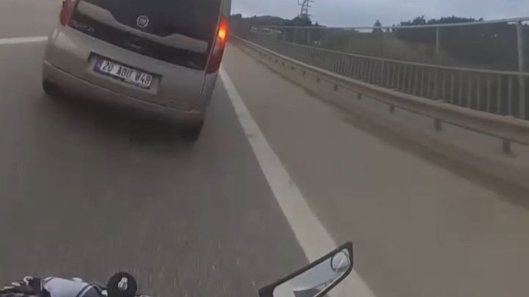 Bursa’da motosikletli kazada aracın camından içeri girdi