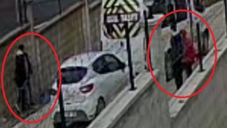 Bursa’da öğrencilerin gözü önünde kavga