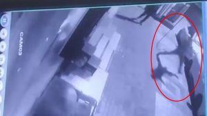 Bursa’da otomobillere saldırdılar: Aynaları kırıp, kaportaları çizdiler