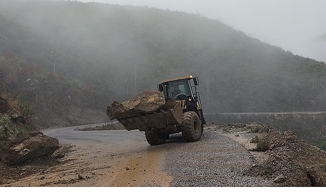 Büyükşehir ekiplerinin Alanya yollarında kış mesaisi sürüyor