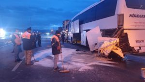 Çorum’da yolcu otobüsüne çarptı, araçta sıkıştı