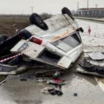 Denizli’de takla atan araç hurdaya döndü