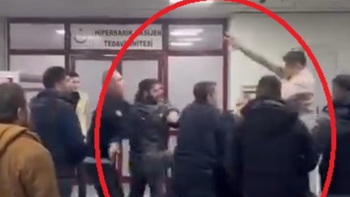 Diyarbakır’da hastanenin acil servisinde bıçaklı kavga kamerada