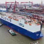 Dünyanın en büyük otomobil taşıyan gemisi denize indirildi