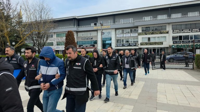 Düzce’de sahte kimlikle arazi satmaya çalıştılar: 4 şüpheli tutuklandı