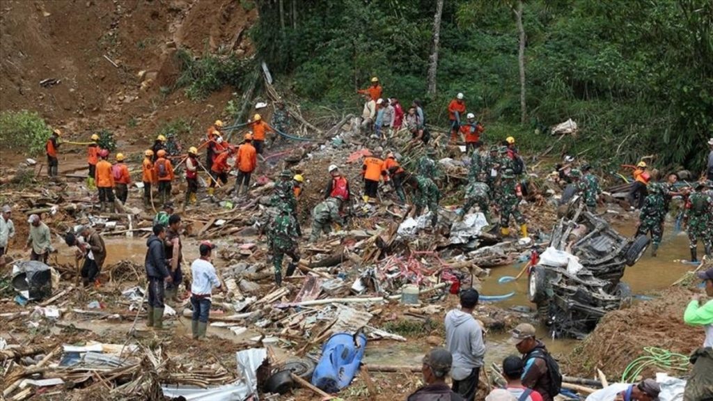 Endonezya’da toprak kaymasında ölü sayısı 25’e çıktı