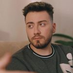 Enes Batur havaalanında gözaltına alındı