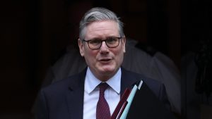 Epstein belgeleri nedeniyle hedefte: Starmer’dan “istifa etmeyeceğim” mesajı