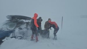 Erciyes yolunda tipiye yakalanan 2 kişi kurtarıldı