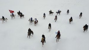 Erzurum’da karlı ovalarda atlı seferberlik