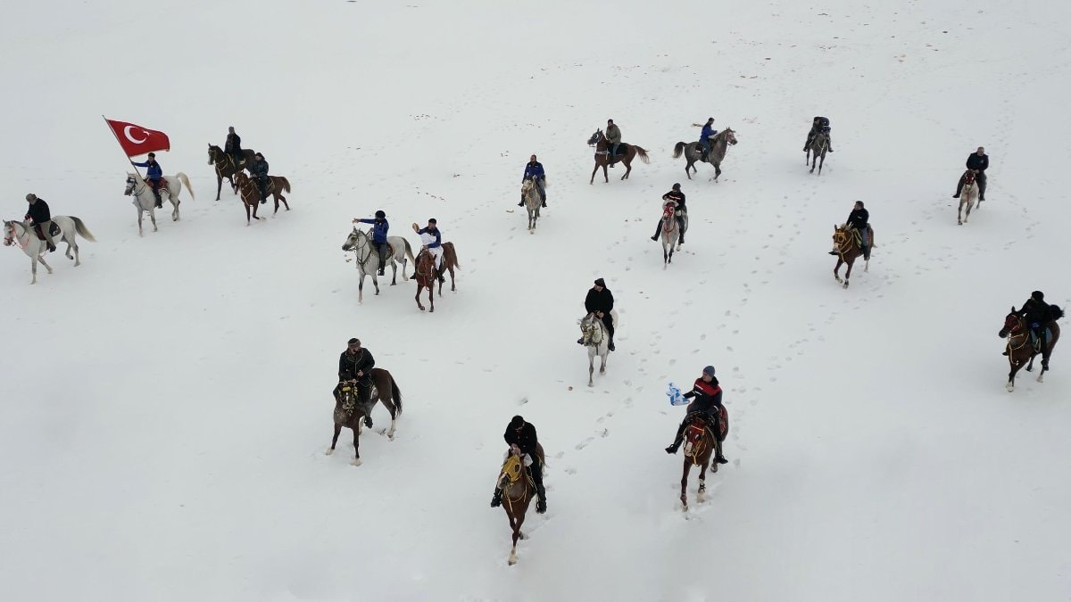 Erzurum’da karlı ovalarda atlı seferberlik