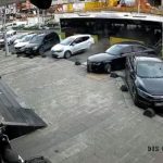 Esenler’de İETT otobüsü park halindeki araçlara çarptı