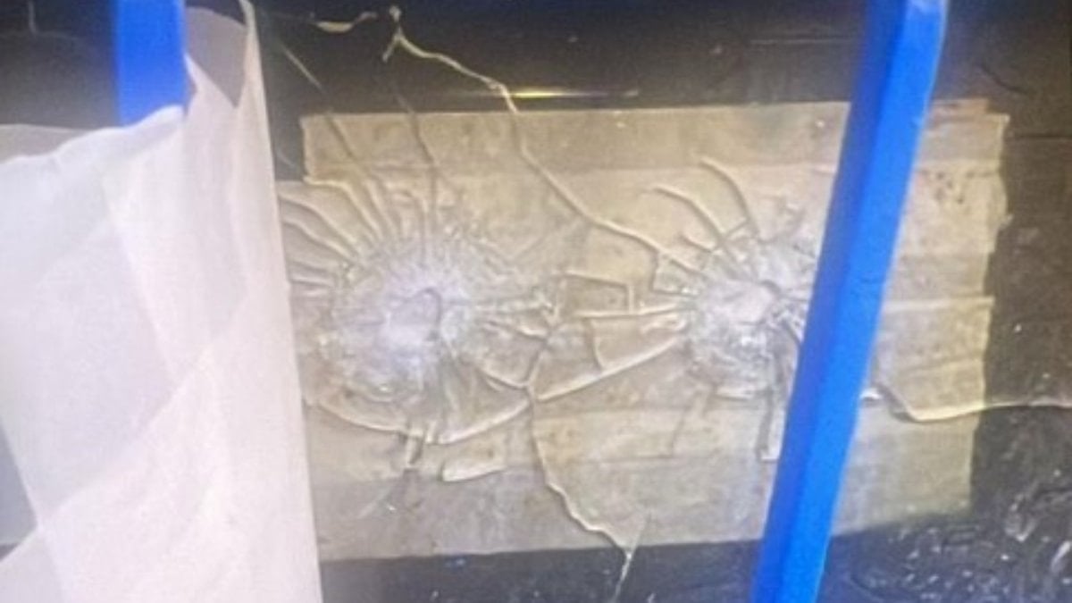 Esenyurt’ta haraç dehşeti: Dükkanı kurşunladı, sahibini dövdü