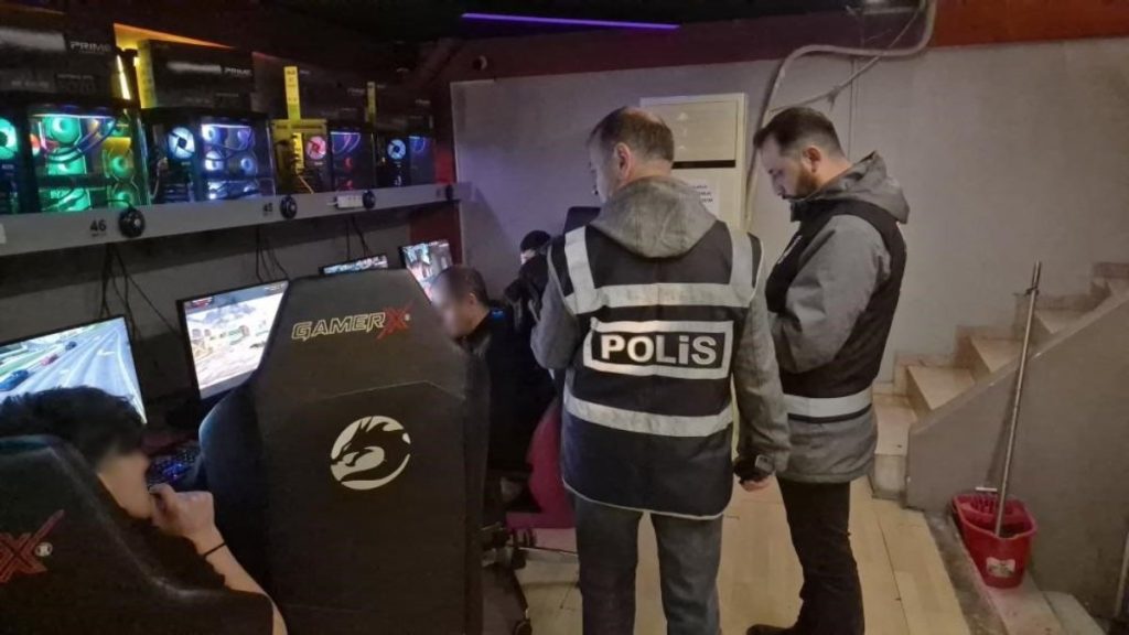 Eskişehir’de polis denetimini ‘internet kafe baskını’ diyerek çarpıttılar: Olan esnafa oldu