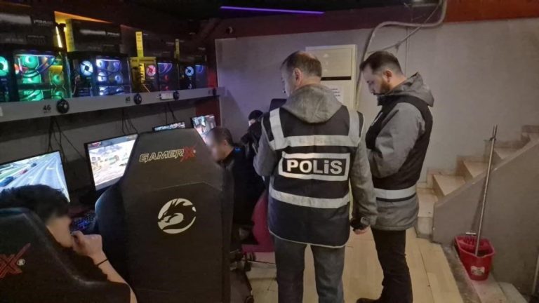 Eskişehir’de polis denetimini ‘internet kafe baskını’ diyerek çarpıttılar: Olan esnafa oldu