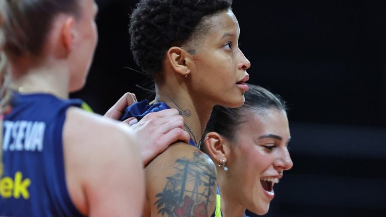 Fenerbahçe, İlbank’a set vermedi