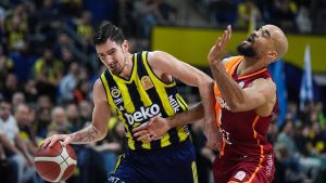 Fenerbahçe pota derbisinde Galatasaray’a şans tanımadı