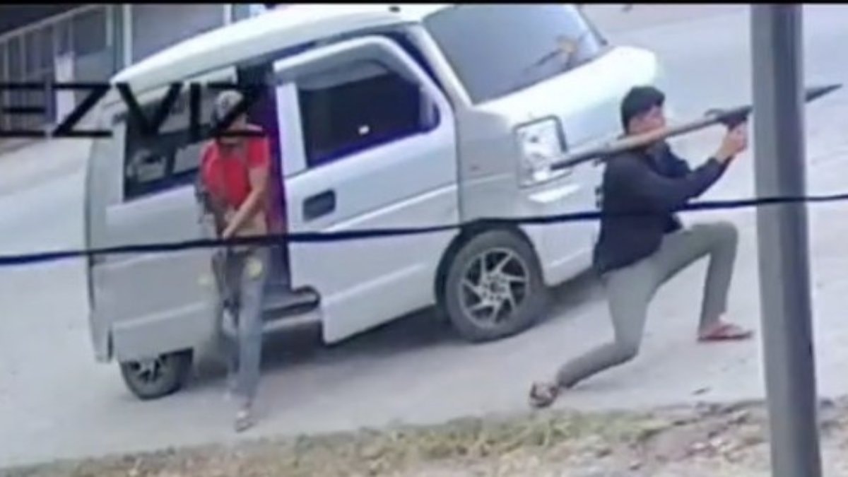 Filipinler’de roketatarlı saldırı: Belediye başkanının aracı bana mısın demedi