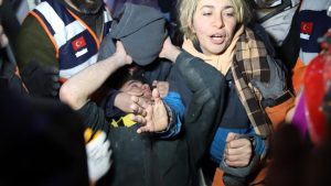 Gaziantep’te idrarını içerek depremden sağ çıktı