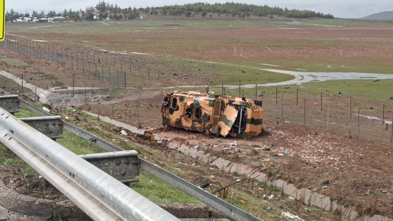 Gaziantep’te şarampole yuvarlanan askeri araçta 10 personel yaralandı