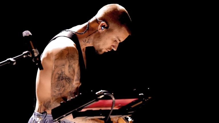 Grammy 2026 sahnesine çıktı! Justin Bieber çıplak