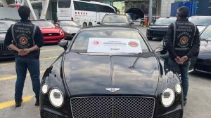 Gümrükler Muhafaza ekiplerinden Sarp Kapısı’nda 65 lüks araç operasyonu