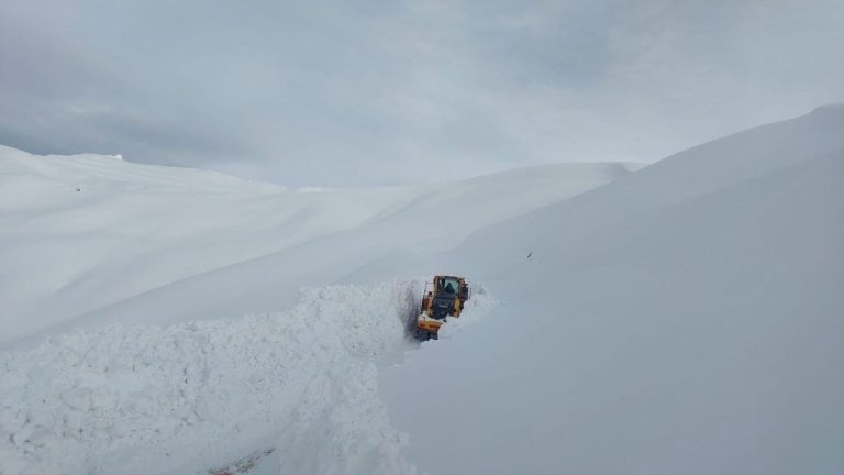 Hakkari’de 143 yerleşim yeri yolu ulaşıma açıldı