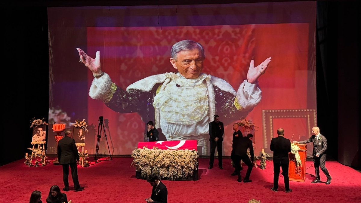 Haldun Dormen’e veda: Dakikalarca ayakta alkışlandı