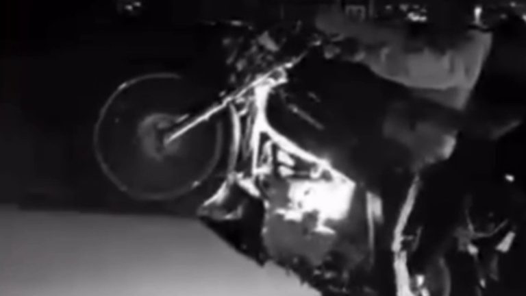 Hatay’da ehliyetsiz motosikletlinin sosyal medya şovu 77 bin TL’ye patladı