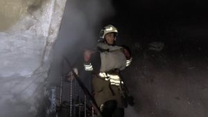 Hatay’da korkutan yangın: İki katlı binada mahsur kalan 7 kişi kurtarıldı