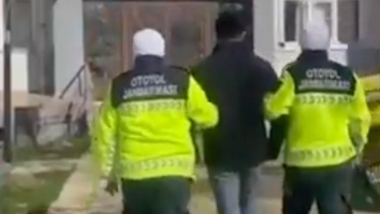 Hatay’da trafikte can güvenliğini tehlikeye atan sürücü yakalandı: Gereği yapıldı