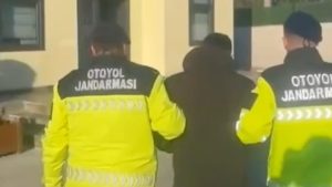 Hatay’da yarış yaparak trafik güvenliğini hiçe sayan sürücüler yakalandı