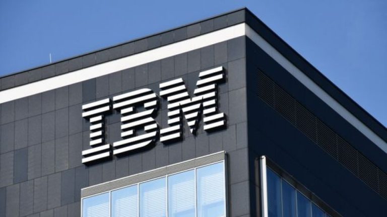 IBM hisseleri 25 yılın en sert düşüşünü yaşadı