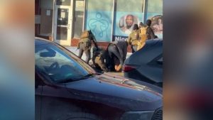 ICE ajansları Minneapolis’te bir kişiyi daha vurdu