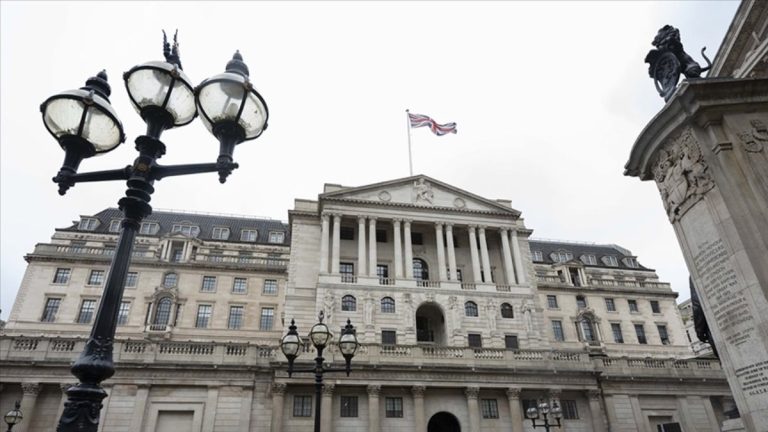 İngiltere Merkez Bankası, politika faizini sabit tuttu