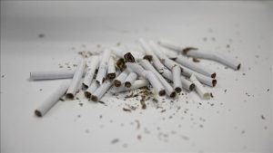 İngiltere’de özel araçlarda sigara yasağı hazırlığı