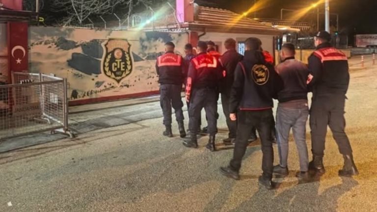 Isparta’da köy evlerini soyan hırsızlık çetesi hurdacıda yakalandı