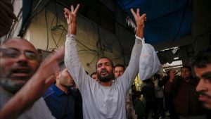 İsrail, Gazze’de alıkoyduğu 5 Filistinli esiri serbest bıraktı