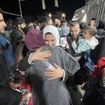 İsrail, para ve tehditle Gazze’ye dönüşü durduruyor