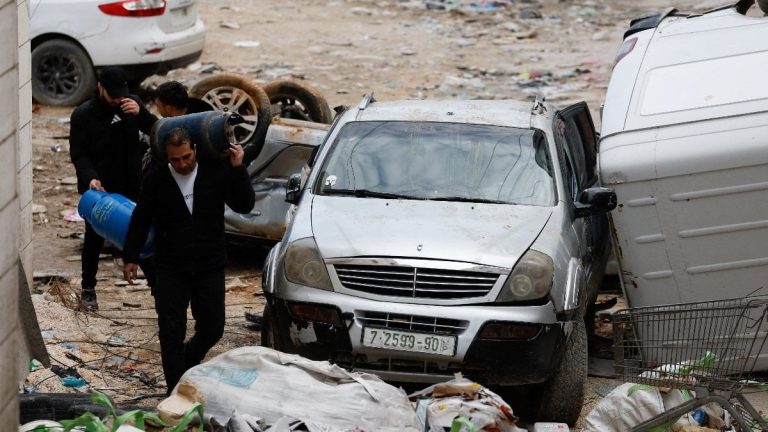 İsrailli yerleşimcilerin, Batı Şeria’daki saldırıları 15 aileyi yerinden etti