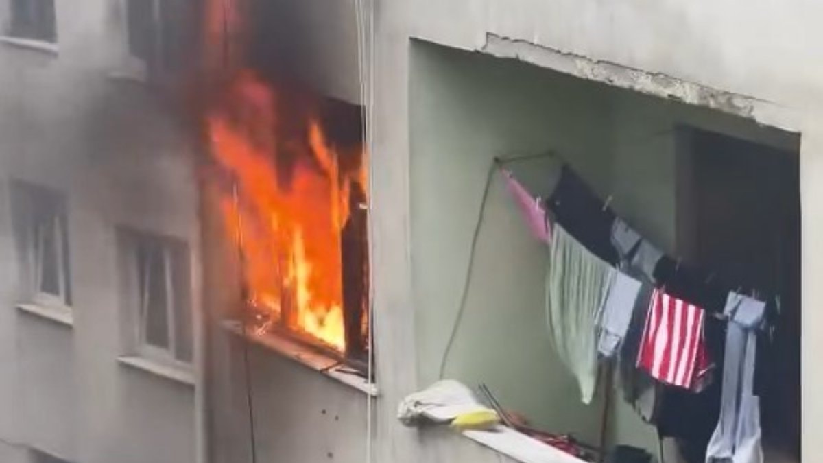 İstanbul’da 5 katlı bir binada çıkan yangın söndürüldü